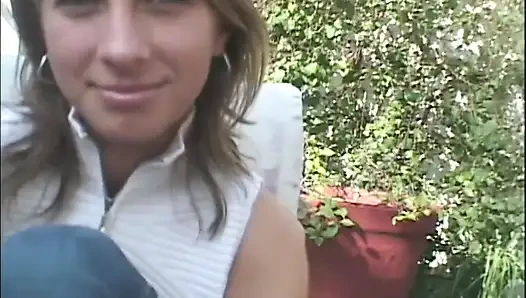 Seksi ateşli bir kız için derin anal sikiş