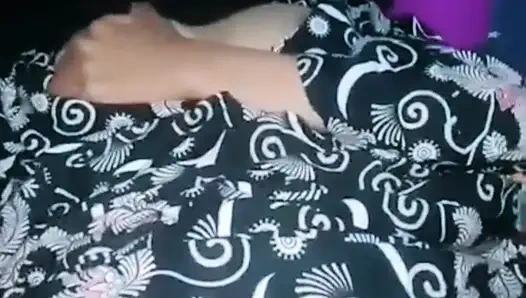 Gerçek çift oturma odasında yaramazlık yapıyor