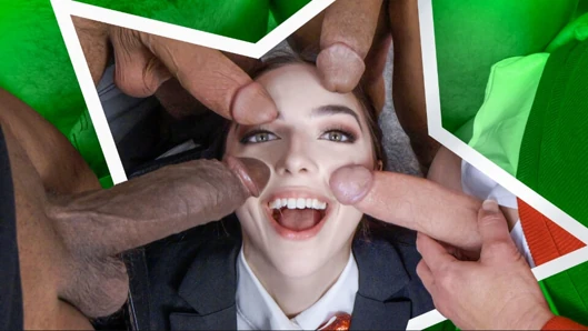 Scarlett sahnede dört büyük gırtlağına kadar alıyor
