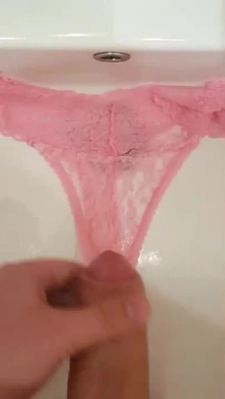 Pembe anne tanga boşalma eğlencesi