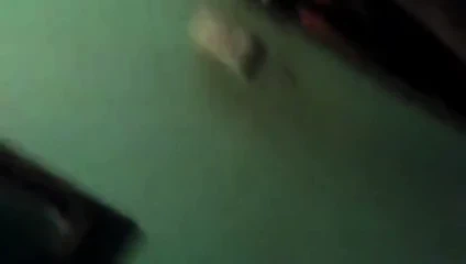 Abuelo rico sacandose la leche