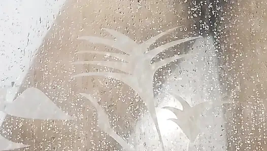 Ve iyi bir duş almak için bana eşlik edersen, ellerin kayıp