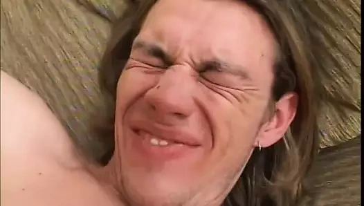 Beyaz adam ateşli siyah bir piliçten götüne dildo alıyor