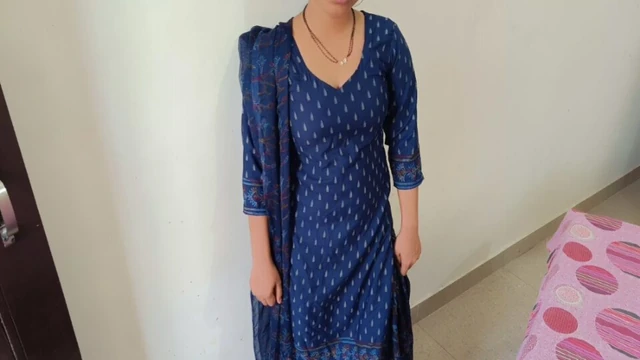 Sıcak Hint desi köy hizmetçi oldu kahrolası ile patron içinde banyo ile clear hindi audio