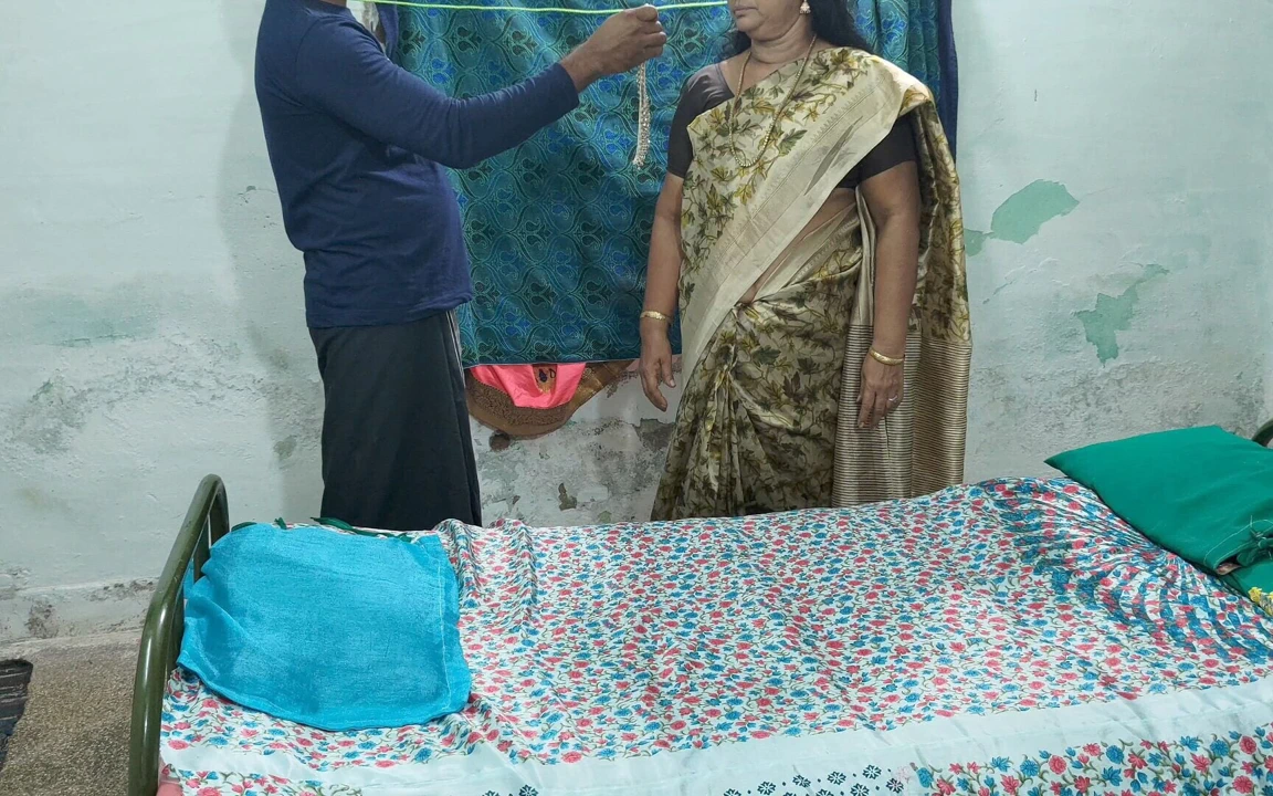 Arkadaşının Karısına Dayanamadığı Yoğun Anal Dölleme Için Bileklik Sürprizi