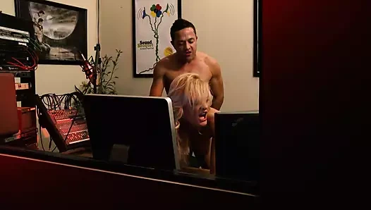 Büyük memeli orta yaşlı seksi kadın Chloe Conrad brett rockman tarafından amını siktiriyor