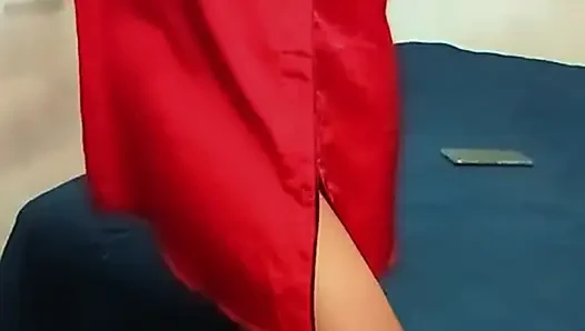 Üvey kız kardeşinin vajinasının videoda göründüğü anı tam olarak izleyin