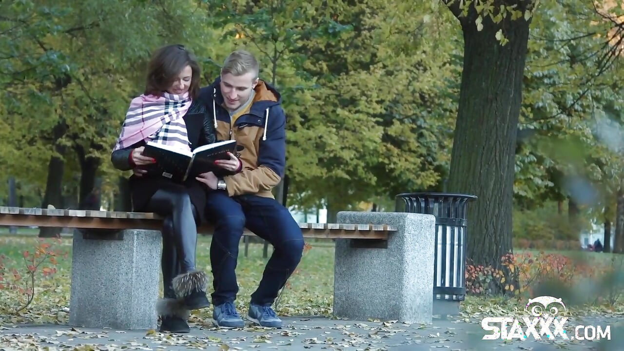 Romantik bir randevu genç Sandra için döllenmeyle bitiyor