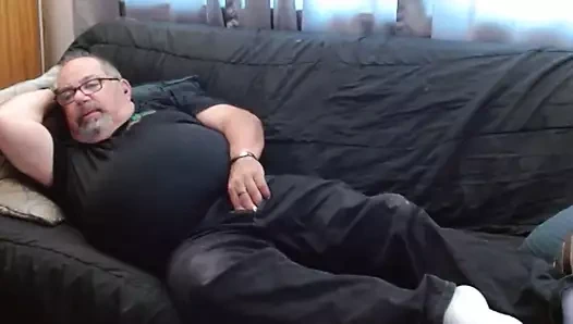 Kanepede mastürbasyon yaparken yakalandı