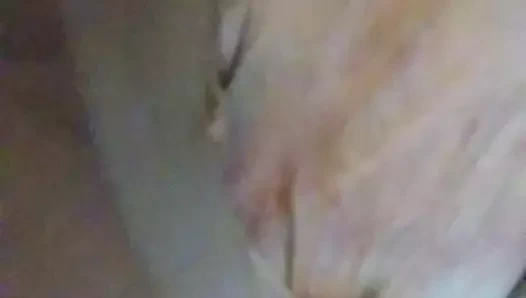 Die alte ausgelieferte Schlampen-und Mutterfotze wihst sich