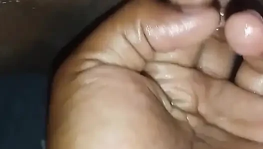 Ona elle muamele çektim ve biseksüel göt deliğini parmakladim