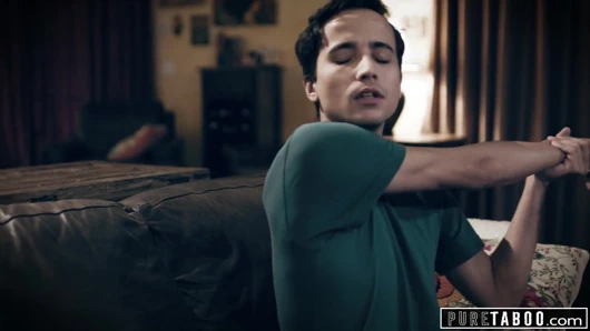 Saf tabu kıskanç oğul üvey babaya inat adım adım anne baştan çıkarır