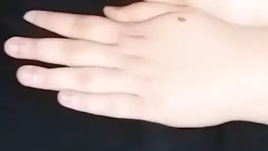 mamma si lecca tettona