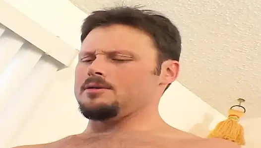 Ateşli esmer orta yaşlı seksi kadın retro havuzda sert parmaklanıyor