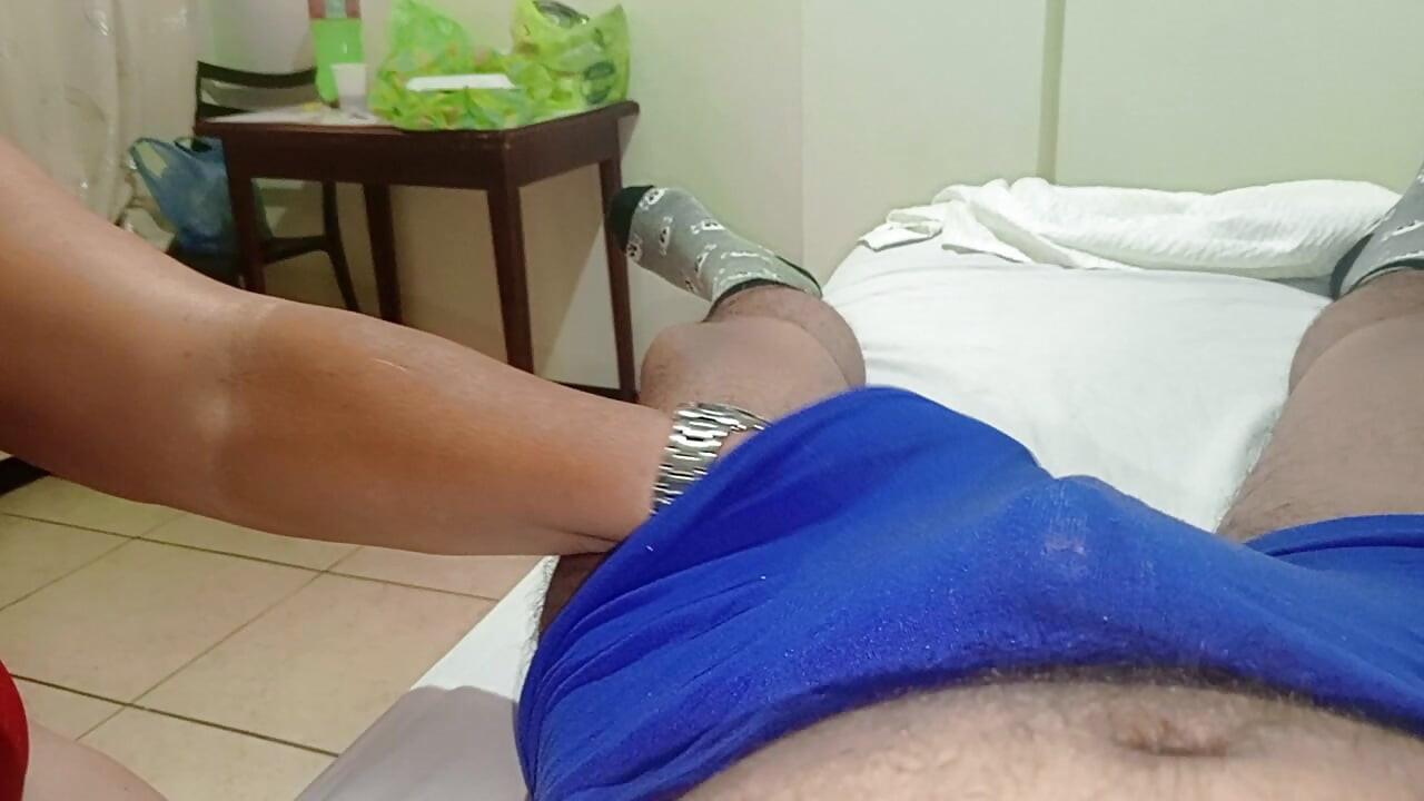Üvey anne genç üvey oğluna yarak emiyor ve mastürbasyon yapıyor