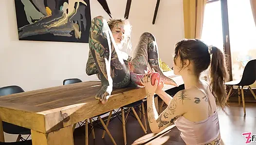 Dövmeli lezbiyenler anal aşırı - anuskatzz eden ivy'nin her yerine fışkırtıyor - oyuncaklar, delikler, atm