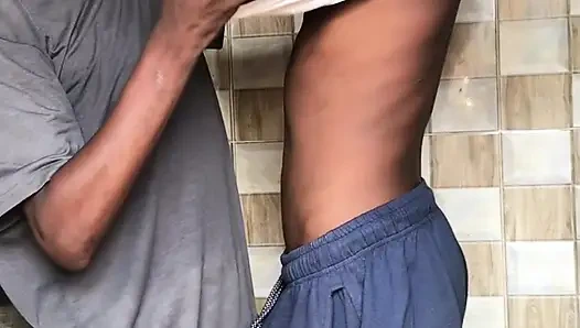 Sert yarak amcığımı sikiyor