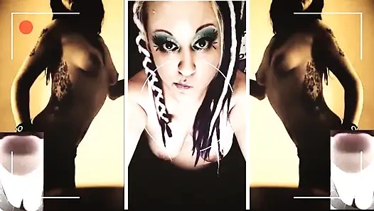 Şımarık üvey kız kardeş büyük zenci yarağı pornonuzu buldu şimdi gerçekten emdiğini görmek istiyor