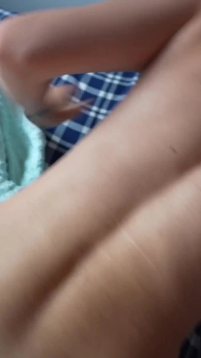 Bakış açısı: Üvey kız kardeşim anal olarak mastürbasyon yaptığımı öğrendi. Şimdi ise kıçını sikmek için yalvarıyor | Klip 2