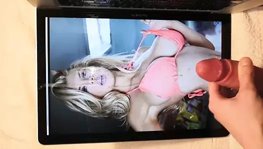 Charlotte McKinney 2