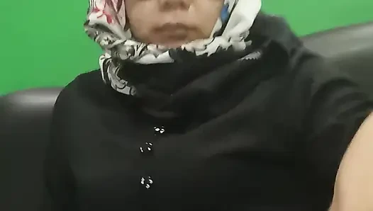 Yatağında büyük götlü kız oyna
