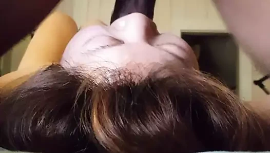 Asya boğazına dokunmaya çalışıyorum