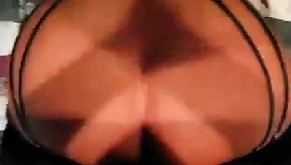 Benim tatlı yuvarlak eşek sikiliyorum