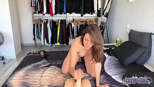 Kendimi büyük bir dildo ile popodan boşaltıyorum - %100 anal