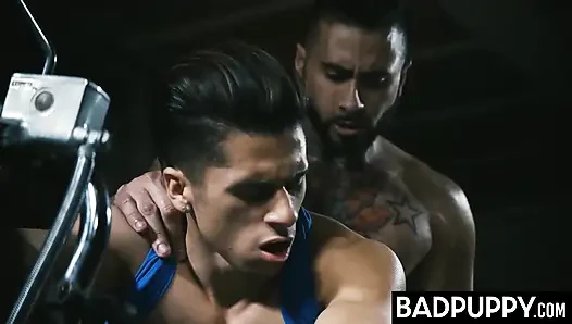 Dominant kaslı rikk york latin jock armond rizzo'yu mahvediyor