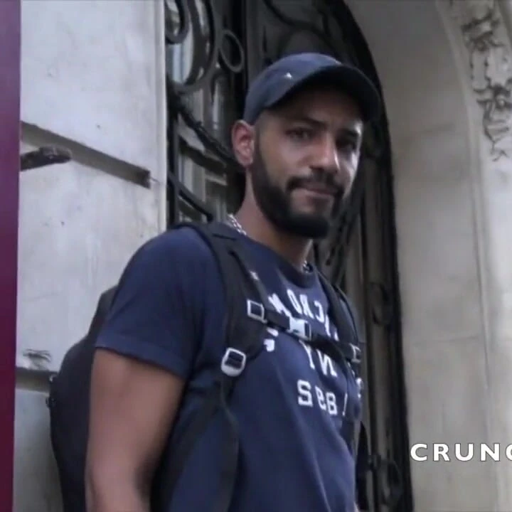 Esteban seksi Arap Tahar tarafından barbeakc'i sikiyor