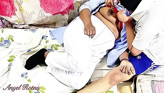 Hintli seksi kız 2 adam tarafından sikiliyor üçlü grup seks