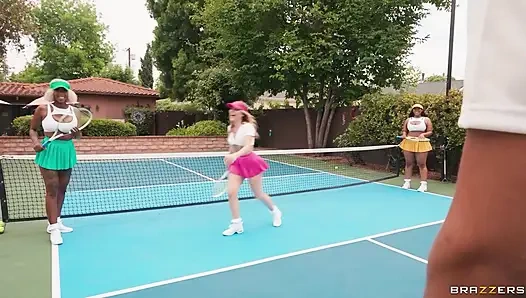 Büyük götlü üçlü anna claire clouds, jayla page, bebek gemini brazzers