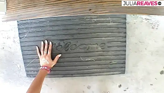 Sarışın kaltak iki büyük yarakla sikiliyor ve ağzına boşaltıyor