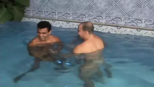 Üç muhteşem adam spada sert sikişiyor