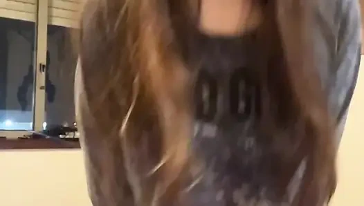 Yaramaz kız arkadaş görüntülü görüşmesi - erkek arkadaşımın boksörlerini azdırıyor (İspanyolca altyazılar)