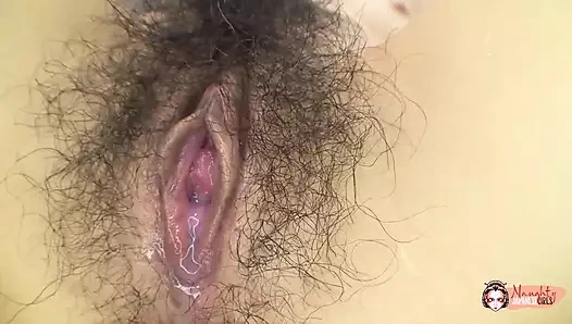 Hassas orta yaşlı seksi kadın keiko hattori tatlı amcığını parmaklatıyor, yalıyor ve uzun ve sert sikiliyor