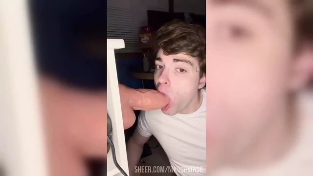 Грязный минет моего массивного дилдо!