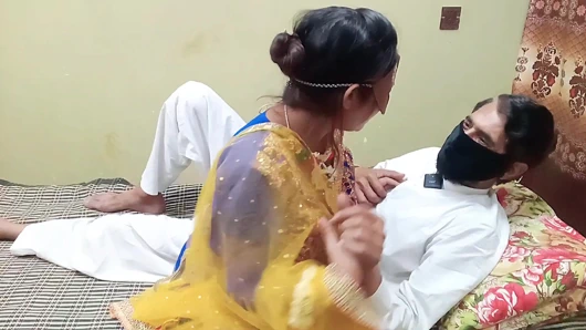 Hint Desi Sıcak Bahu ko Buday Susar ny Chod Diya Buday ki Jawani Bahu ki Chut phar d Clear Hintçe Ses Sıcak Seks