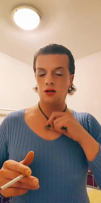 Zaman zaman başka bir yerde görülebilirim, beni bilenleri selamlıyor