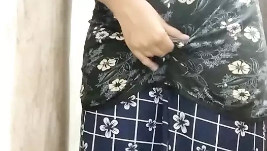 Sıcak aunty ne aapne kapde uatare aur dekhaya sıcak şekil Hint sıcak desi aunty