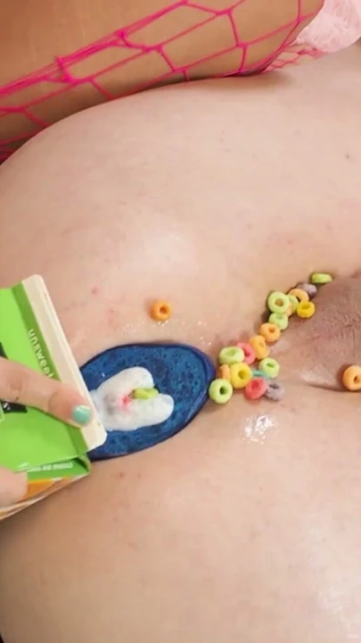KELLYQUELLXXX - Kelly'nin Vahşi Popo Tıkacı Eğlencesi Flowergoth | Bölüm 2