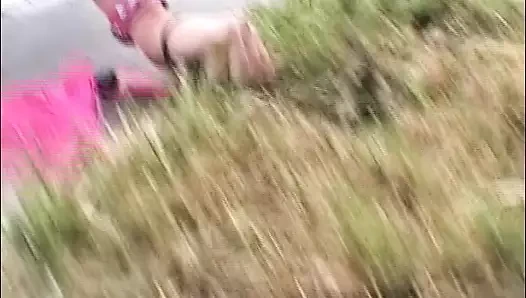 Vahşi bir alman esmer aynı anda iki hardcore dudes tapıyor