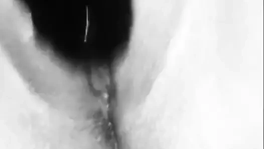 Dik adım anne sikikleri ona ıslak kedi ile siyah yapay penis