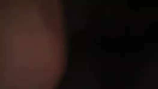 Genç adam olgun genç erkek avcısıyla sikişiyor