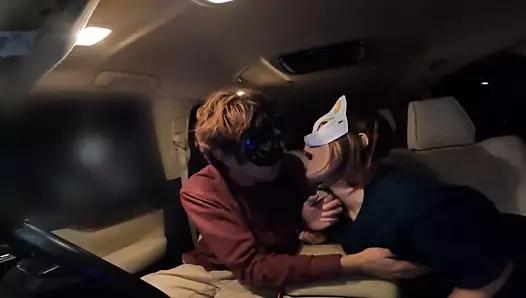 Evli kadın evden kaçtı ve arabasında penis ısırdı