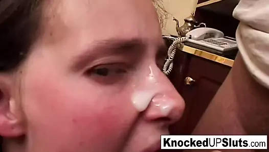 Busty hamile esmer sikikleri bir büyük siyah horoz