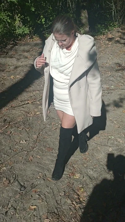 Jade shows off in the wood with the strangers | Clip 3