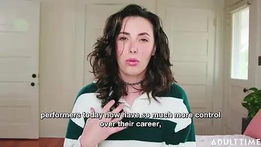 Casey Calvert bir hayranının değerli koleksiyonunu parçalıyor! | yıldızı röportajı | Adult Time