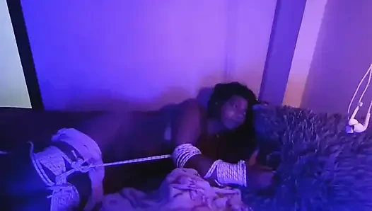 Yan Odada Ailenizi Dinliyorsunuz Ve Dürtüye Karşı Koyamıyorsunuz