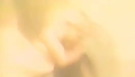 Azgın esmer gerçek acımasız yarak emiyor